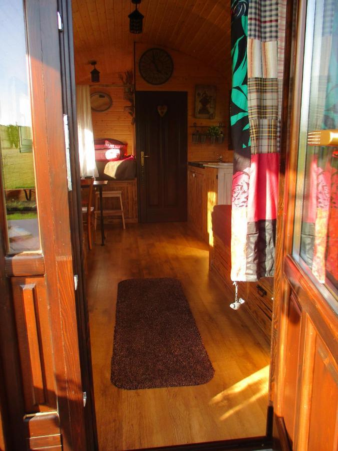 Châtillon-sur-Marne Roulotte Panoramique Du Moulin Bed & Breakfast エクステリア 写真